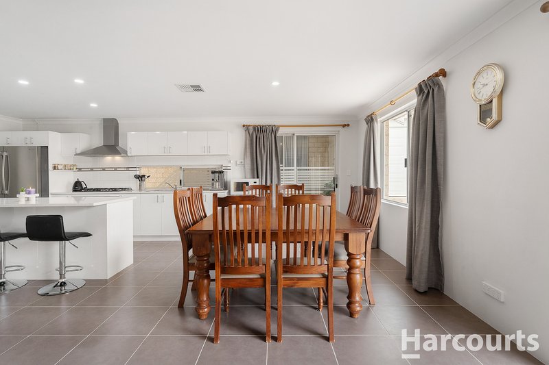 Photo - 11 Peppertree Close, Wannanup WA 6210 - Image 7