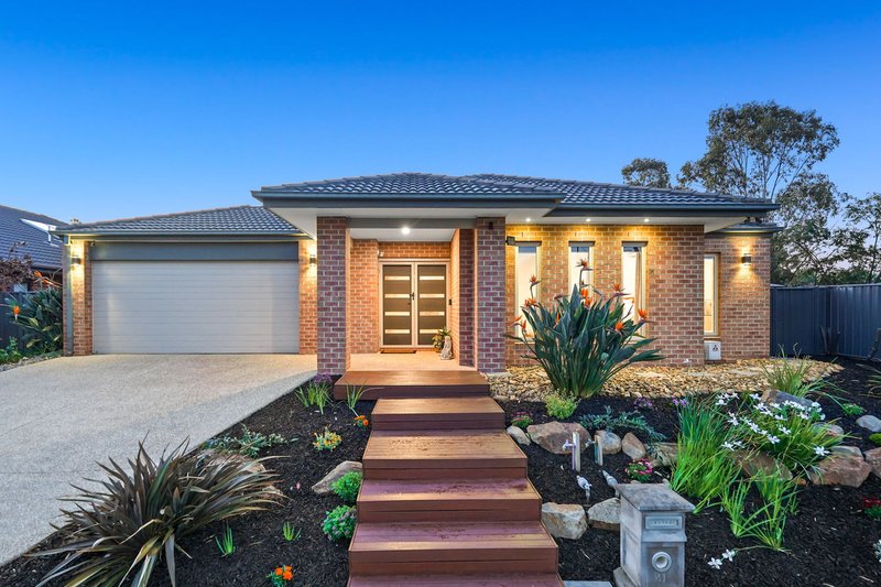 Photo - 11 Perry Circuit, Cranbourne North VIC 3977 - Image 2