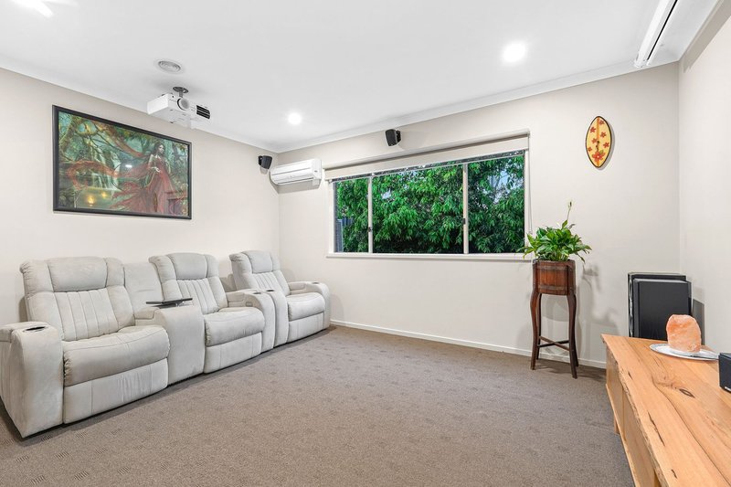 Photo - 11 Perry Circuit, Cranbourne North VIC 3977 - Image 4