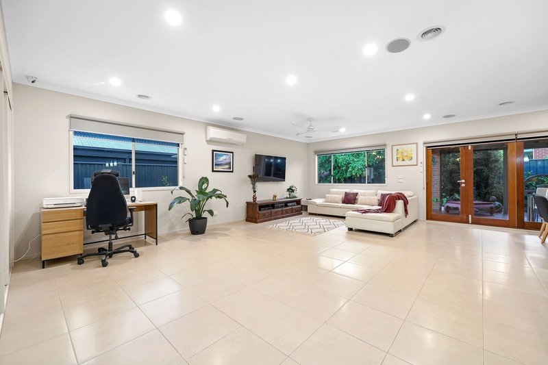 Photo - 11 Perry Circuit, Cranbourne North VIC 3977 - Image 6