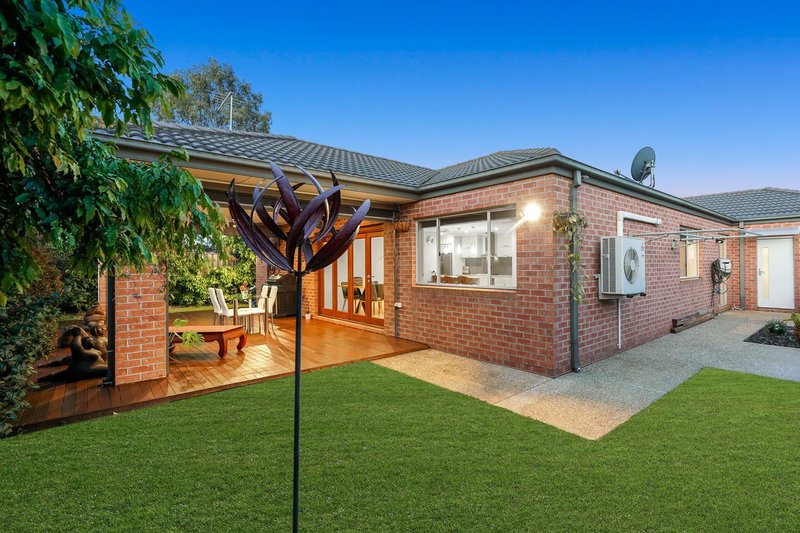 Photo - 11 Perry Circuit, Cranbourne North VIC 3977 - Image 18