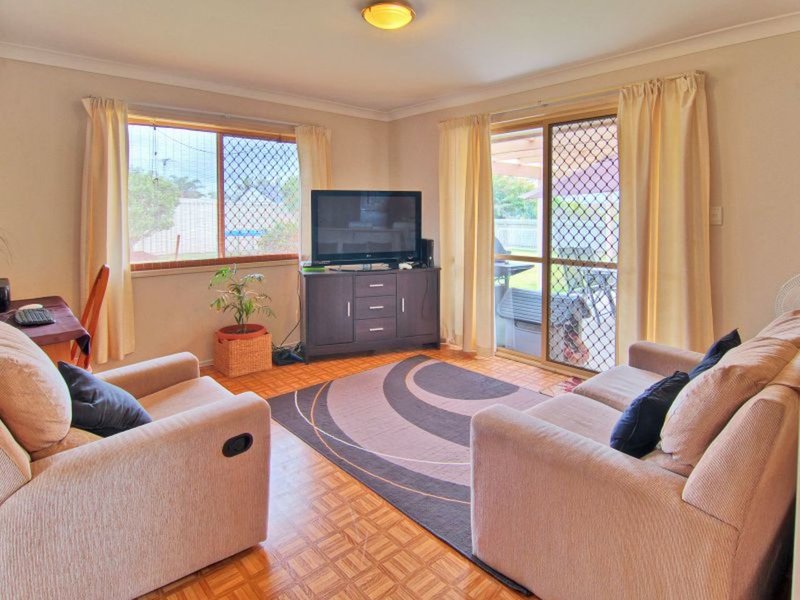 Photo - 11 Peverell Street, Hillcrest QLD 4118 - Image 7