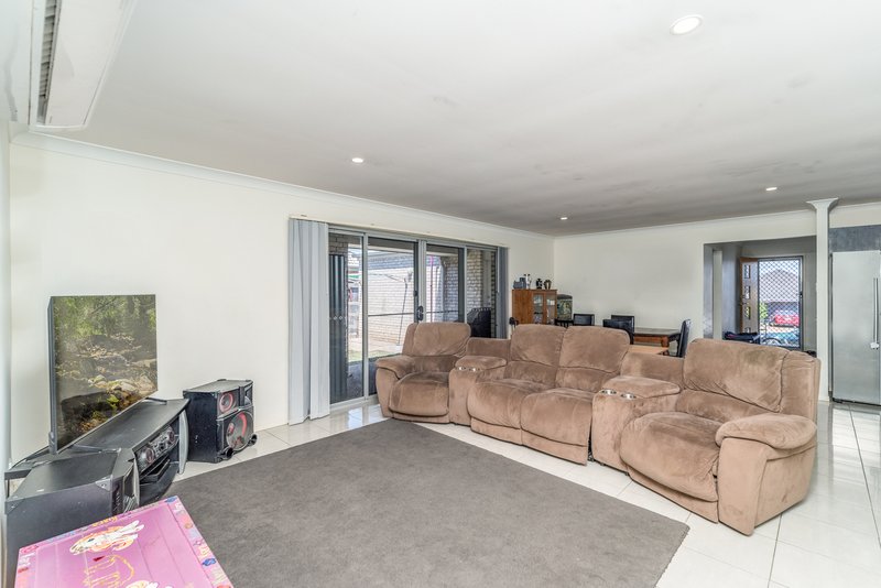 Photo - 11 Phoebe Way, Gleneagle QLD 4285 - Image 3