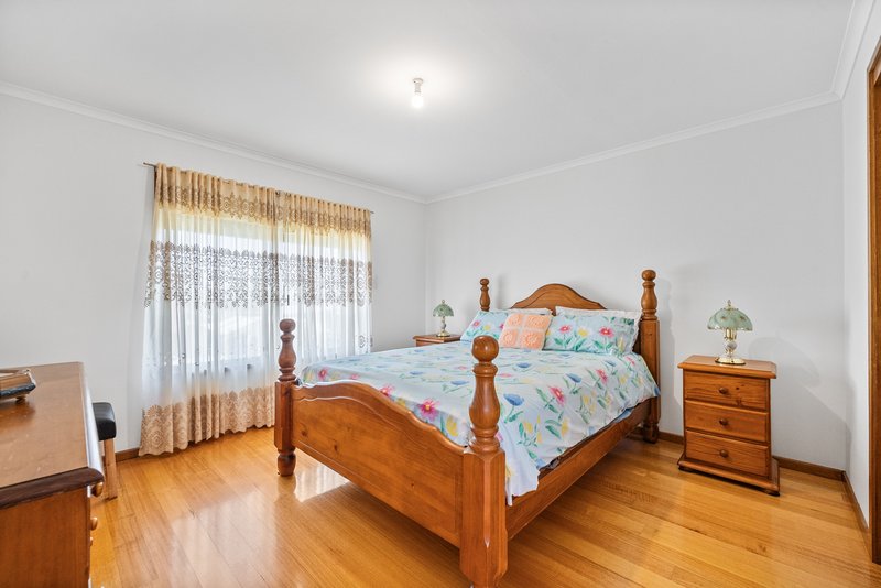 Photo - 11 Pickersgill Avenue, Sunshine West VIC 3020 - Image 9