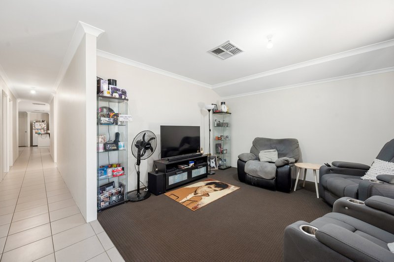 Photo - 11 Piesley Street, Hammond Park WA 6164 - Image 4
