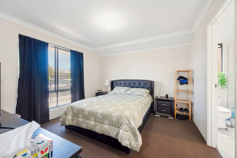 Photo - 11 Piesley Street, Hammond Park WA 6164 - Image 7