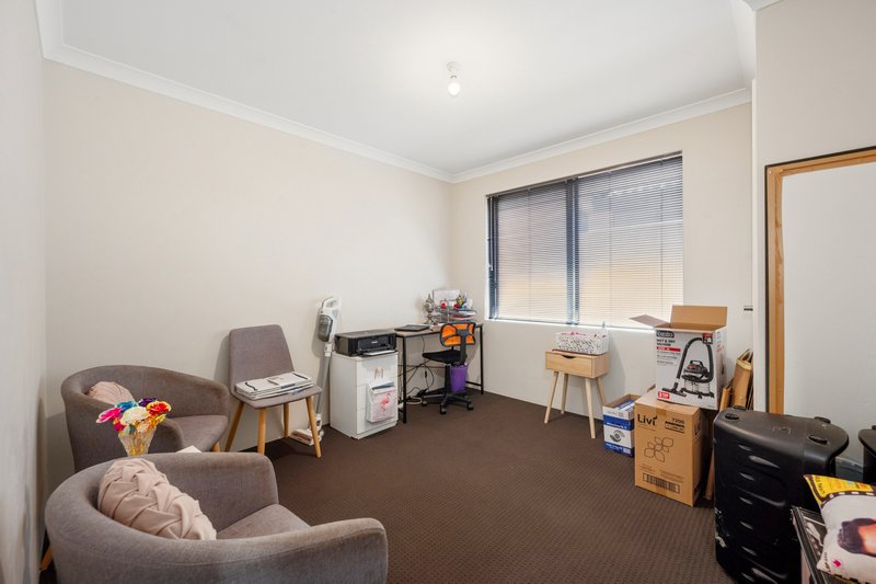 Photo - 11 Piesley Street, Hammond Park WA 6164 - Image 10