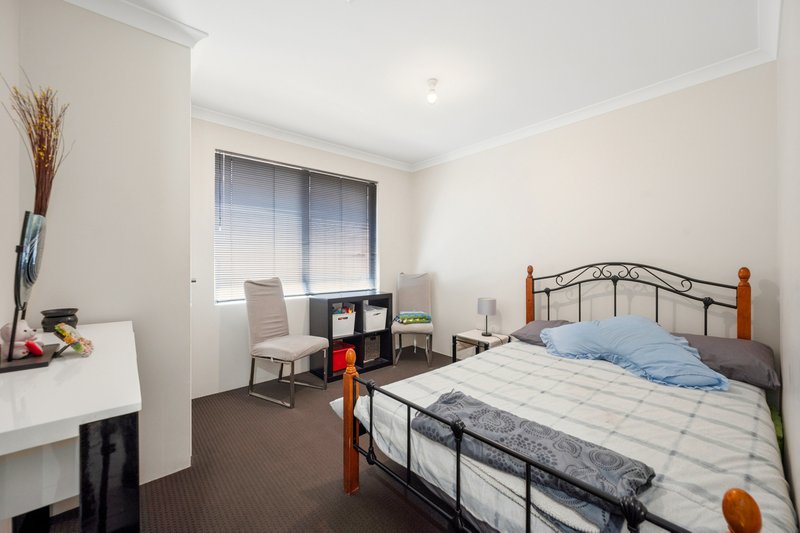 Photo - 11 Piesley Street, Hammond Park WA 6164 - Image 11