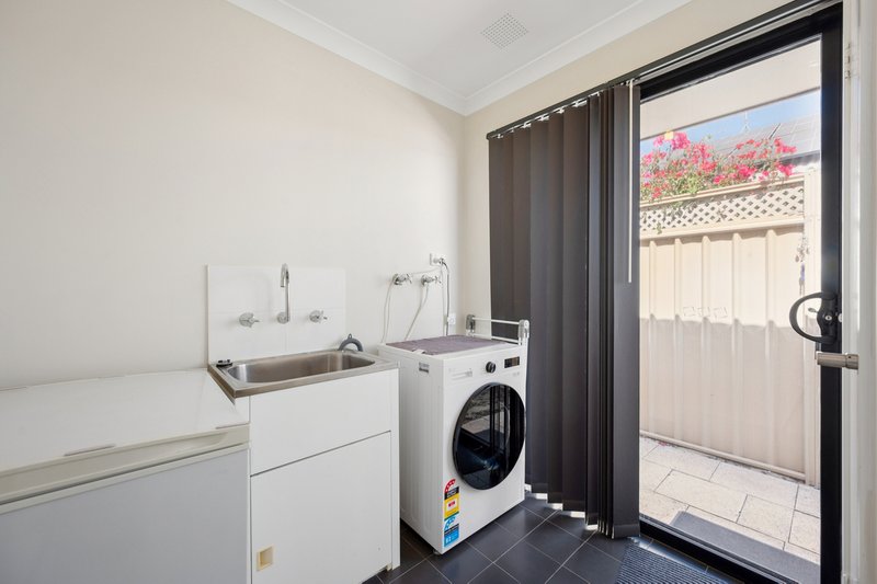 Photo - 11 Piesley Street, Hammond Park WA 6164 - Image 13