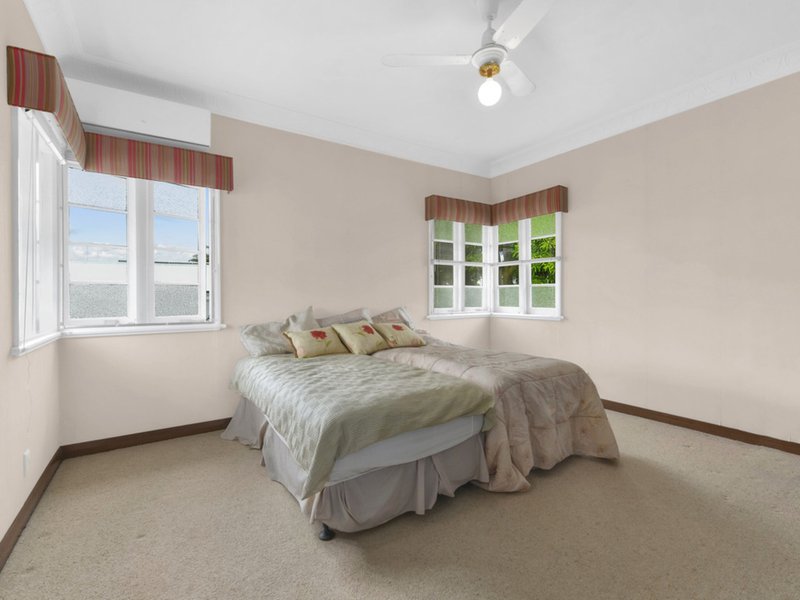 Photo - 11 Pilliga Street, Wavell Heights QLD 4012 - Image 12