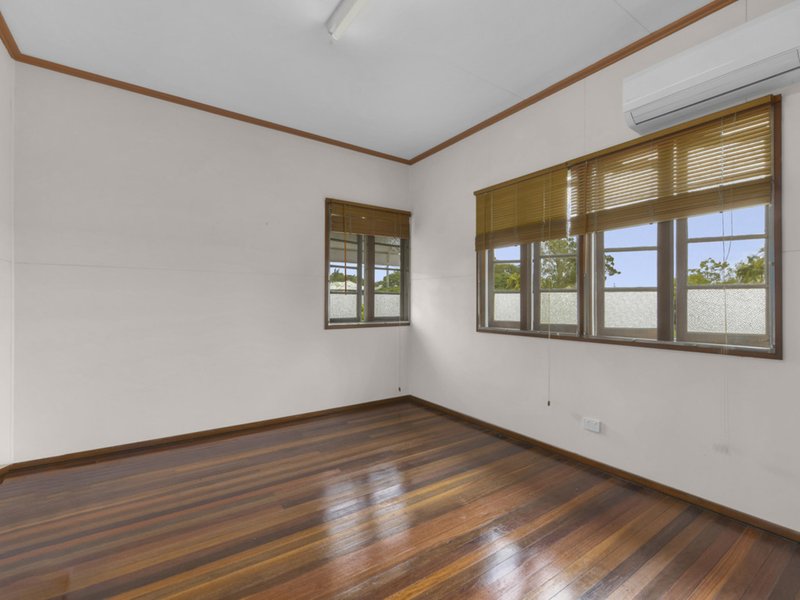 Photo - 11 Pilliga Street, Wavell Heights QLD 4012 - Image 13