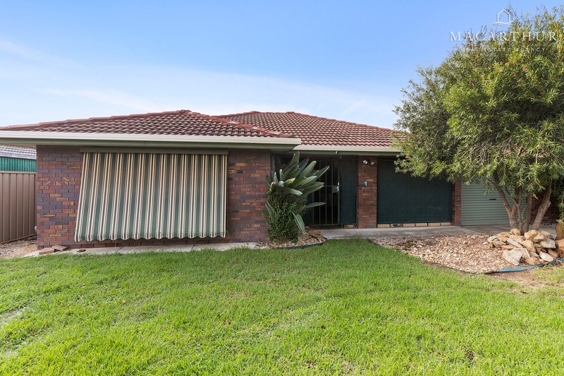 Photo - 11 Pinaroo Drive, Glenfield Park NSW 2650 - Image