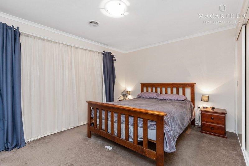 Photo - 11 Pinaroo Drive, Glenfield Park NSW 2650 - Image 3