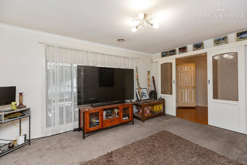 Photo - 11 Pinaroo Drive, Glenfield Park NSW 2650 - Image 5