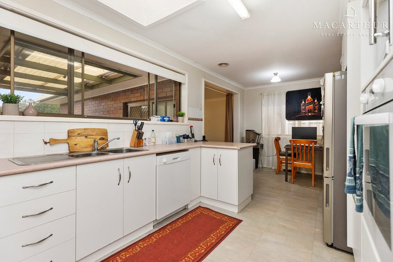 Photo - 11 Pinaroo Drive, Glenfield Park NSW 2650 - Image 6