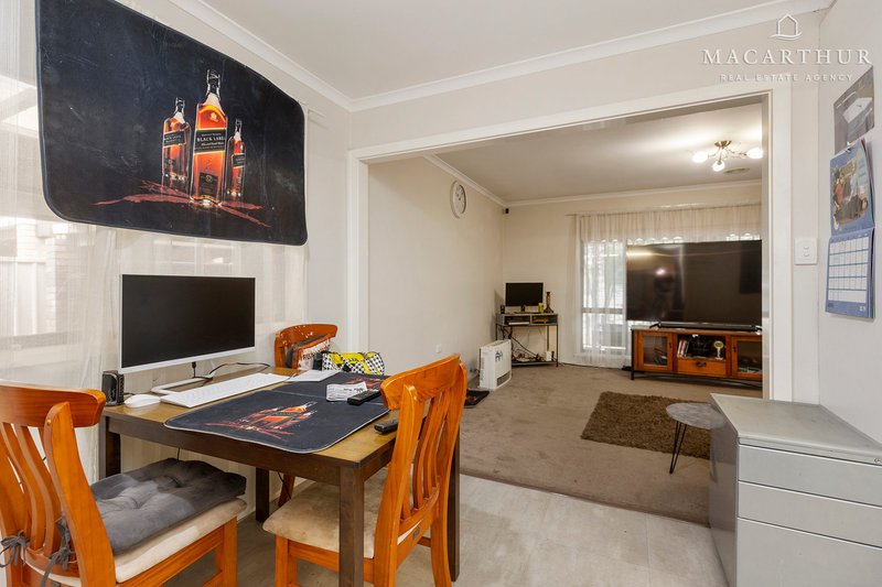 Photo - 11 Pinaroo Drive, Glenfield Park NSW 2650 - Image 7