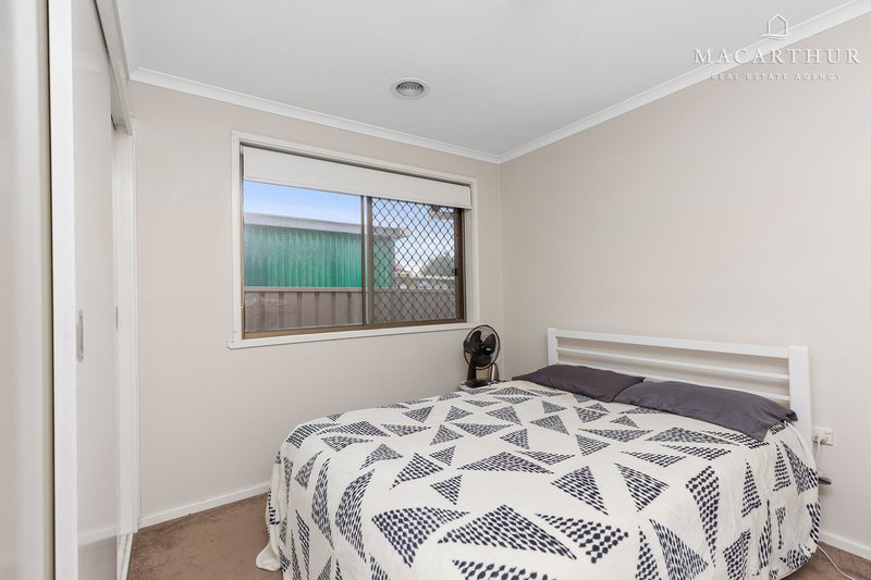 Photo - 11 Pinaroo Drive, Glenfield Park NSW 2650 - Image 11