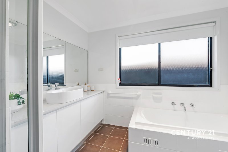 Photo - 11 Pinehurst Avenue, Rouse Hill NSW 2155 - Image 9