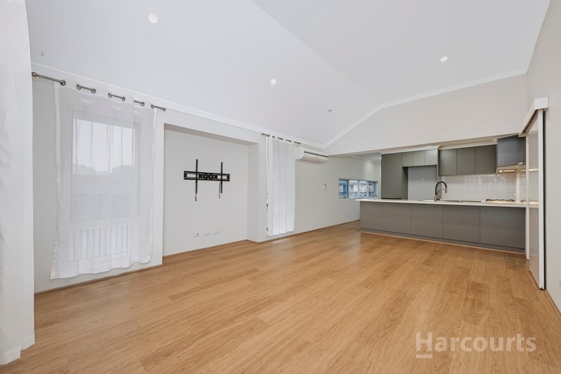 Photo - 11 Pingle Drive, Greenfields WA 6210 - Image 4
