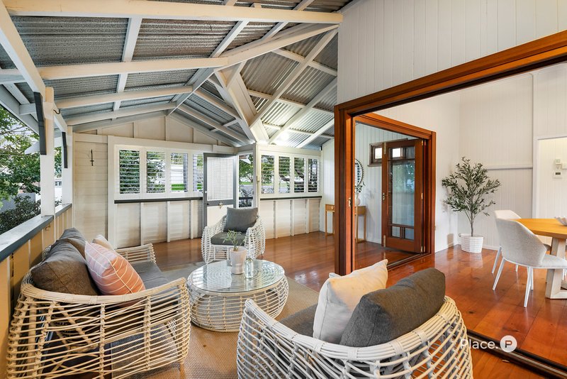 Photo - 11 Poet Street, Holland Park West QLD 4121 - Image 3