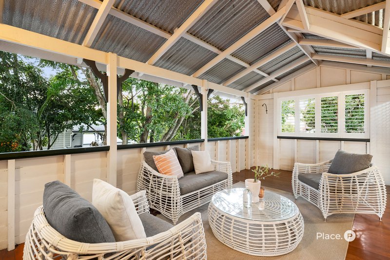 Photo - 11 Poet Street, Holland Park West QLD 4121 - Image 4