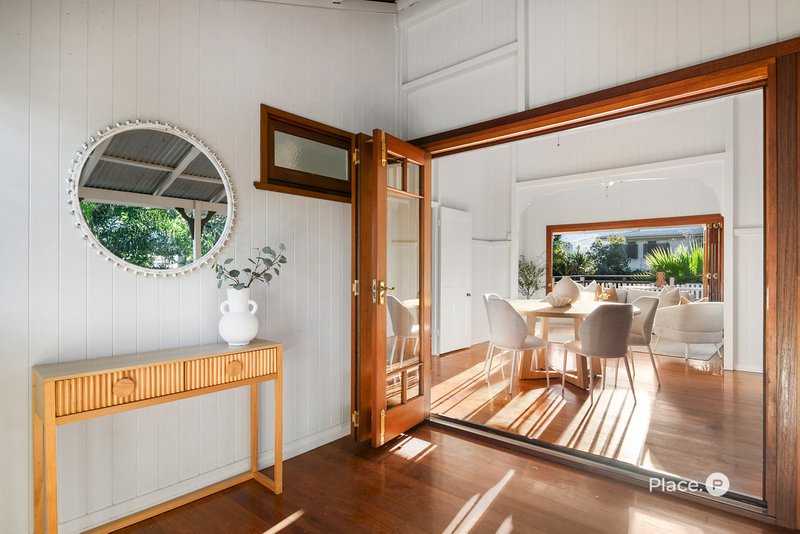 Photo - 11 Poet Street, Holland Park West QLD 4121 - Image 6
