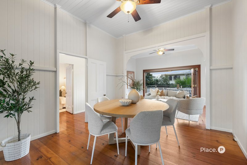 Photo - 11 Poet Street, Holland Park West QLD 4121 - Image 9