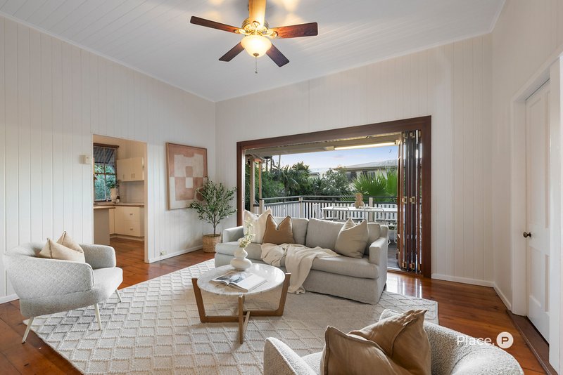 Photo - 11 Poet Street, Holland Park West QLD 4121 - Image 11
