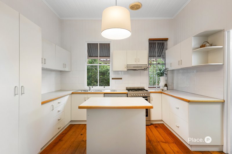 Photo - 11 Poet Street, Holland Park West QLD 4121 - Image 12