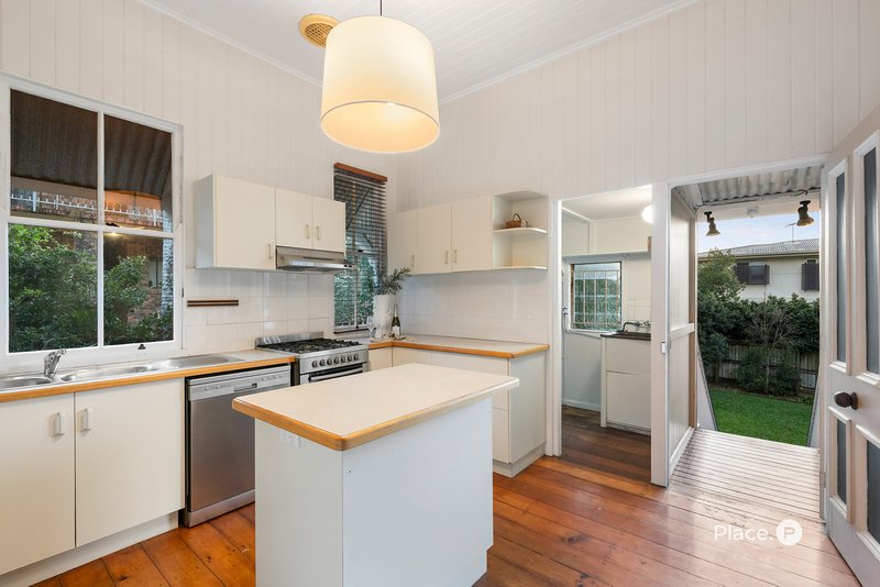 Photo - 11 Poet Street, Holland Park West QLD 4121 - Image 13
