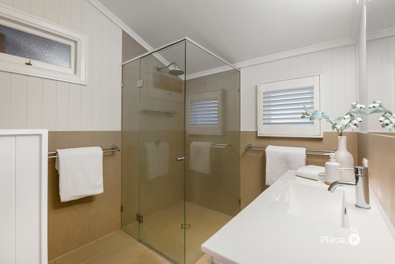 Photo - 11 Poet Street, Holland Park West QLD 4121 - Image 22