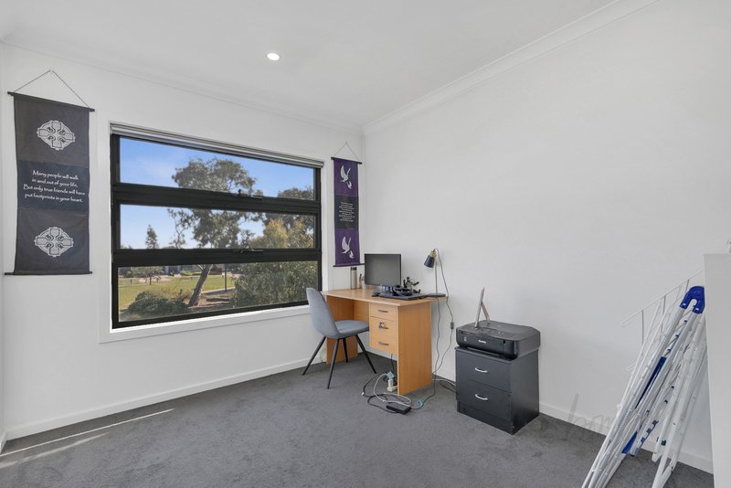 Photo - 11 Popran Walk, Wollert VIC 3750 - Image 7