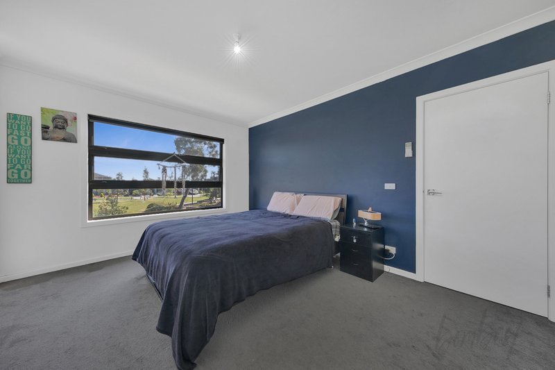 Photo - 11 Popran Walk, Wollert VIC 3750 - Image 10