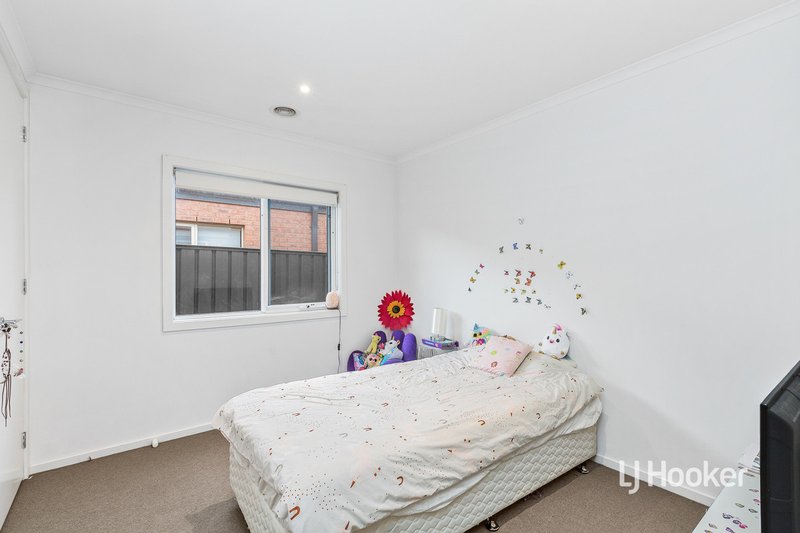 Photo - 11 Prichard Walk, Point Cook VIC 3030 - Image 8