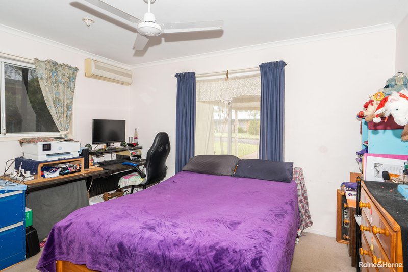 Photo - 11 Rachael Street, Point Vernon QLD 4655 - Image 5