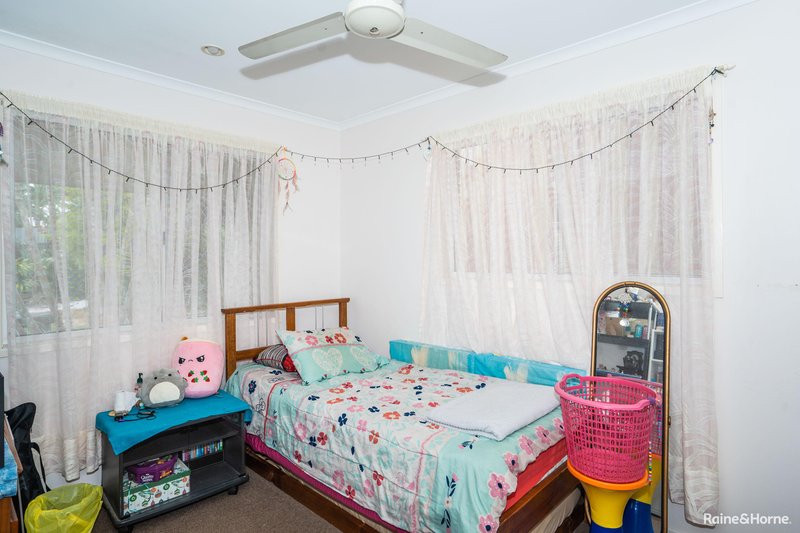 Photo - 11 Rachael Street, Point Vernon QLD 4655 - Image 7