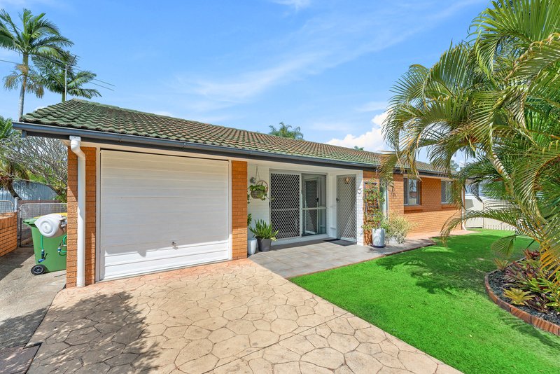 Photo - 11 Raelene Terrace, Springwood QLD 4127 - Image 2