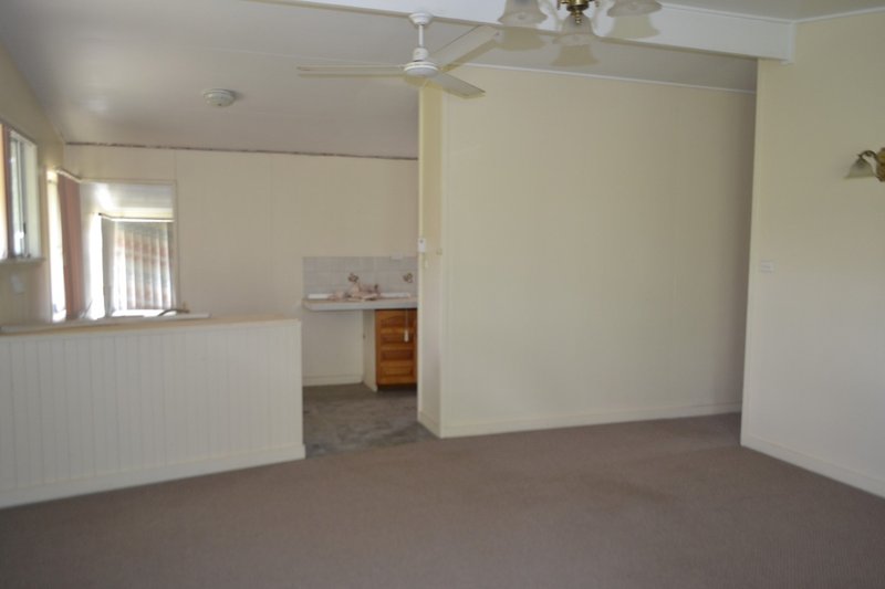 Photo - 11 Raglan Street, Mount Larcom QLD 4695 - Image 5