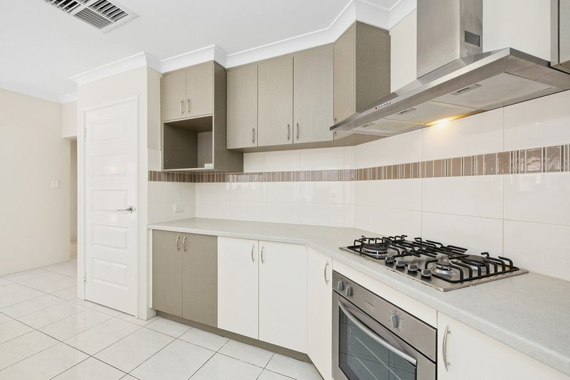 Photo - 11 Raven Way, Harrisdale WA 6112 - Image 9