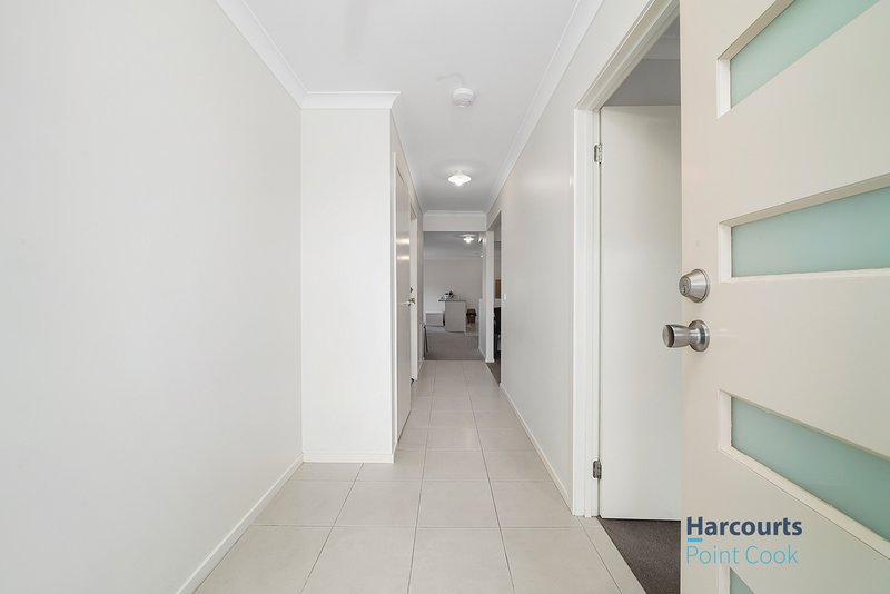 Photo - 11 Razorbill Terrace, Werribee VIC 3030 - Image 3