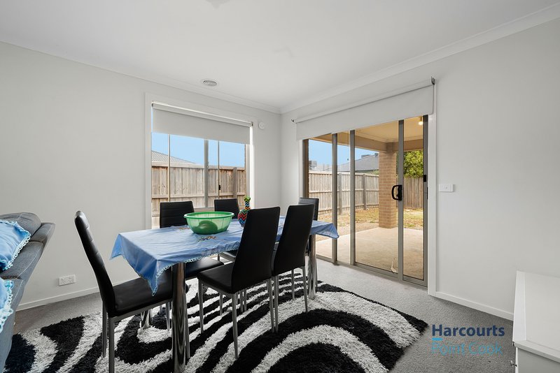 Photo - 11 Razorbill Terrace, Werribee VIC 3030 - Image 14