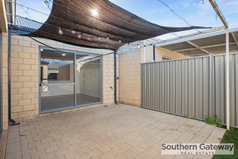 Photo - 11 Redgum Way, Kwinana Town Centre WA 6167 - Image 21