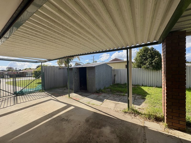 Photo - 11 Redtingle Road, Camillo WA 6111 - Image 11