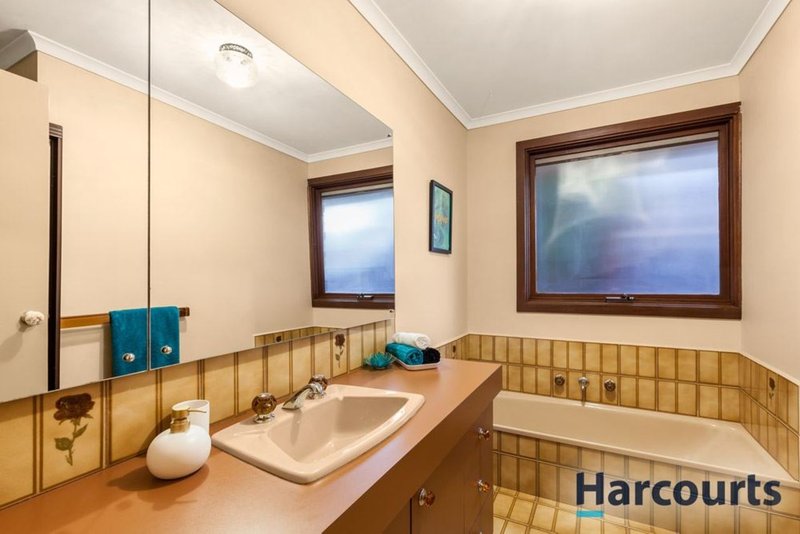 Photo - 11 Renou Road, Wantirna South VIC 3152 - Image 6