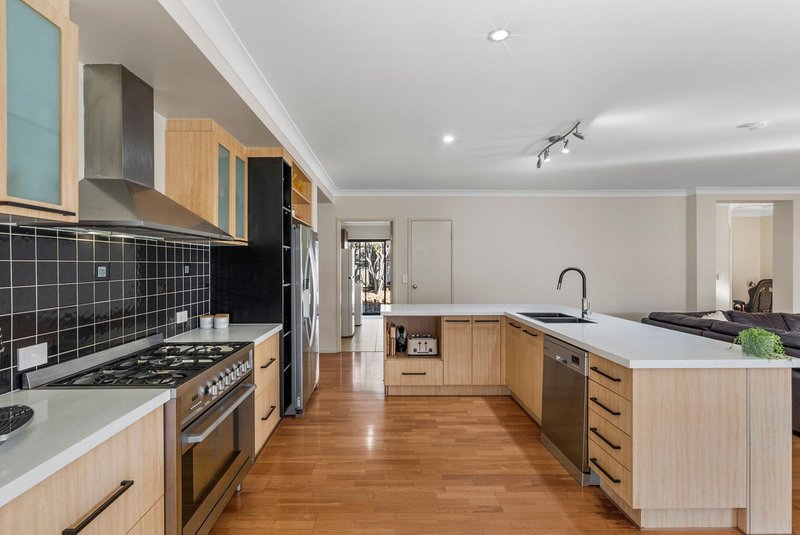 Photo - 11 Reuben Close, Forest Lake QLD 4078 - Image 4