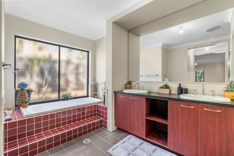 Photo - 11 Reuben Close, Forest Lake QLD 4078 - Image 8