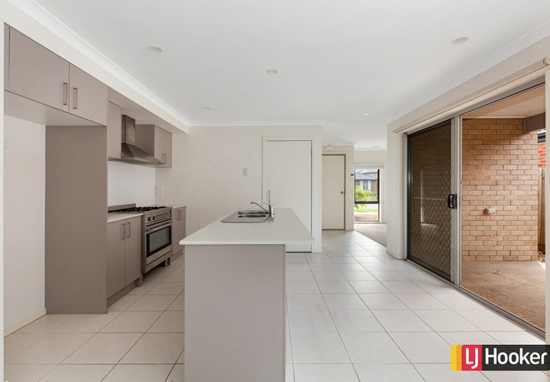 Photo - 11 Rialto Close, Wallan VIC 3756 - Image 2