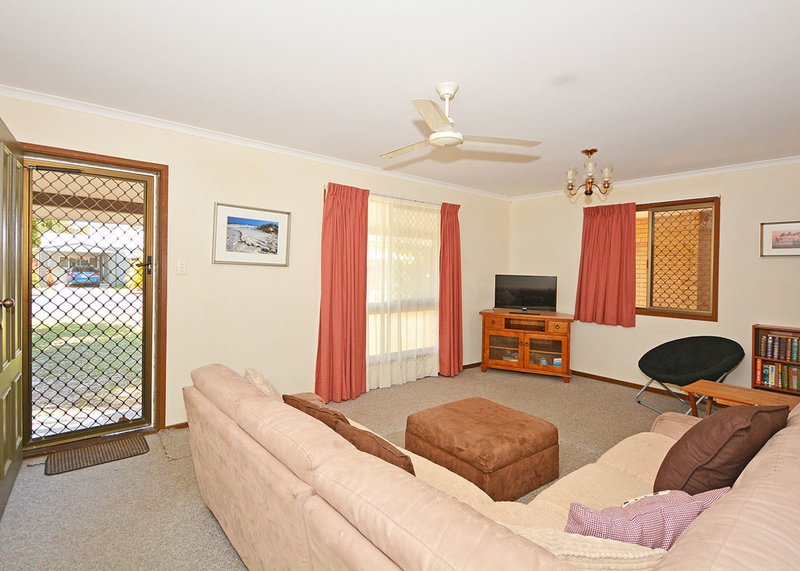 Photo - 11 Richard Street, Urangan QLD 4655 - Image 3