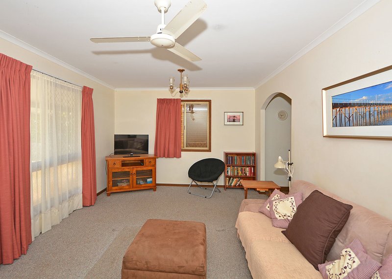 Photo - 11 Richard Street, Urangan QLD 4655 - Image 5