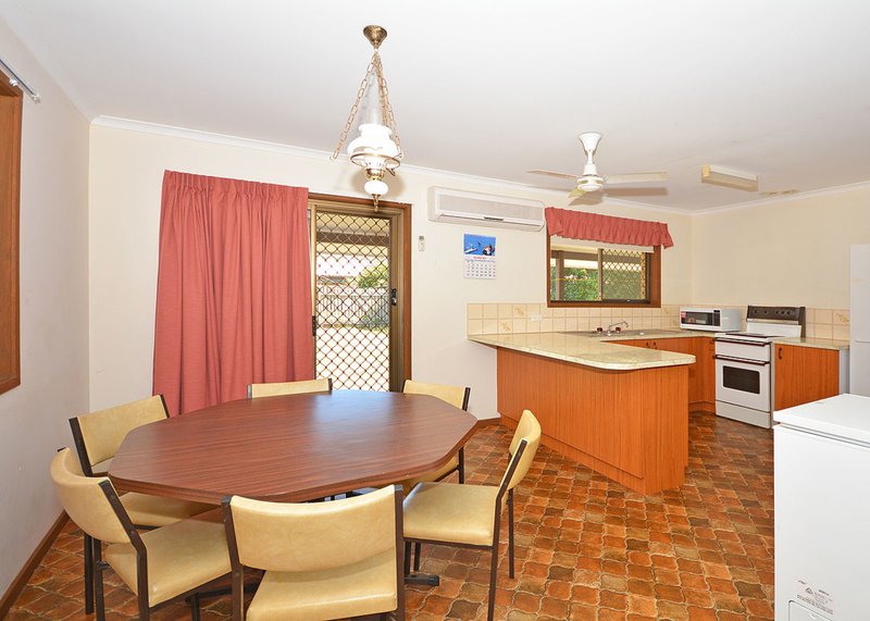 Photo - 11 Richard Street, Urangan QLD 4655 - Image 6